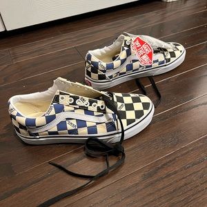 New Vans, size 7 Men , 8,5 Women.